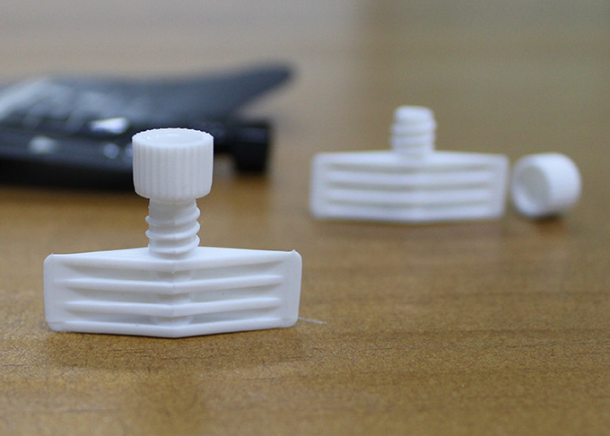 HDPE 4.5mm Dia καλλυντικό συστροφής σωλήνων ΚΑΠ χρώμα συνήθειας τοπ σωλήνων ακέραιο