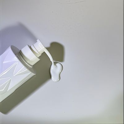 Πυκνωτό σχήμα PET καλλυντικό μπουκάλι με πίεση αντλία και προσαρμοσμένο λογότυπο 5000pcs MOQ 15-35 ημέρες παράδοση