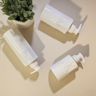 Πυκνωτό σχήμα PET καλλυντικό μπουκάλι με πίεση αντλία και προσαρμοσμένο λογότυπο 5000pcs MOQ 15-35 ημέρες παράδοση