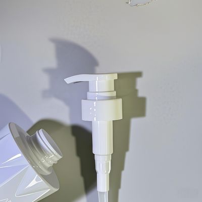 Πυκνωτό σχήμα PET καλλυντικό μπουκάλι με πίεση αντλία και προσαρμοσμένο λογότυπο 5000pcs MOQ 15-35 ημέρες παράδοση