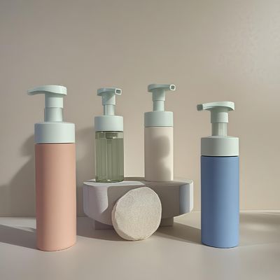 100ml 120ml 160ml Πλαστικό καλλυντικό μπουκάλι PET για σαμπουάν, λοσιόν, αφρόλουτρο με αντλία πιέσεως και προσαρμοσμένο χρώμα