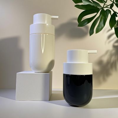 Παχύ Στρογγυλό Σχήμα PET Καλλυντικό Μπουκάλι με Αντλία Πίεσης και Προσαρμοσμένο Χρώμα Μεταξοτυπίας για Συσκευασία Ομορφιάς